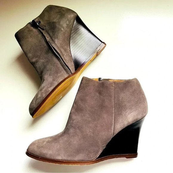 Nwot Halogen Selbi Gray Suede Wedged Booties - Picture 5 of 7